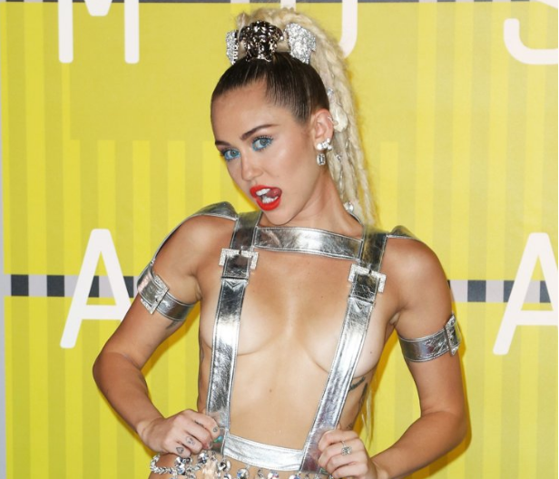 2015 онд хамгийн ”муухай” хувцасласан одууд